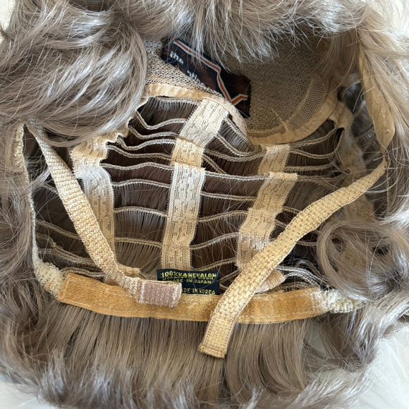 The Valentino Wig Vintage Ash Blonde Short Wavy Pixie Cut Wig Large Cap Size - Picture 9 of 16